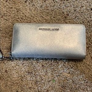 Michael Kors accordion wallet